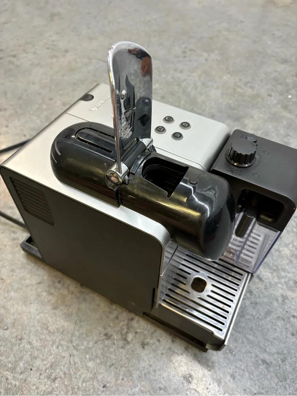 De'Longhi Nespresso Lattissima Plus Espresso Machine With Milk Frothing System